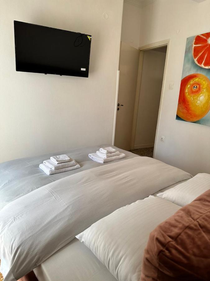 Cozy Apartment At Gazi Square Aten Exteriör bild